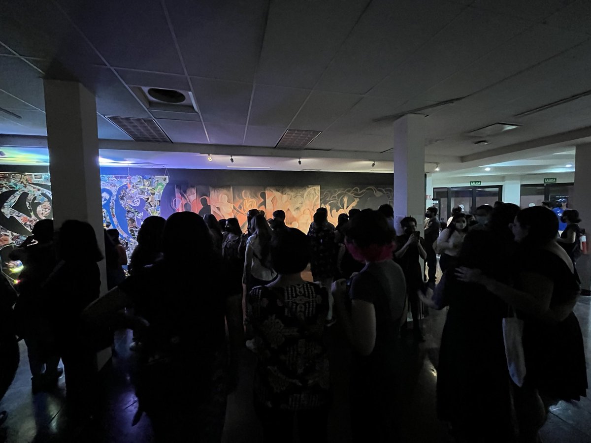lasfiestaspitic's tweet photo. Visita Umbra: el elogio de las sombras, una intervención de dibujo monumental realizada por estudiantes de @soyunison 👏

Encuéntrala dentro de la Ruta del Arte de las #FiestasDelPitic2022 

📍Centro de las Artes, Unison 
#CulturaQueNosUne #ConstruyendoComunidad https://t.co/T8YklauDUc