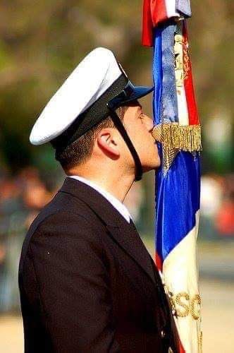 loutaylorp's tweet photo. Me quedo con esta foto: AMOR POR CHILE. https://t.co/ocWxH8w7ZV