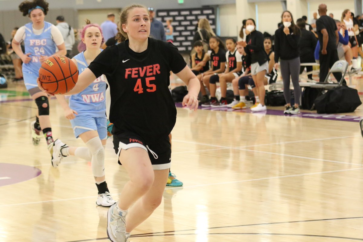 HHHcoachbuck's tweet photo. 1st game of Day 2 was 🔥 between Fever and FBC NW Alliance! 
#finesthoops https://t.co/4KW4Q4hfMq