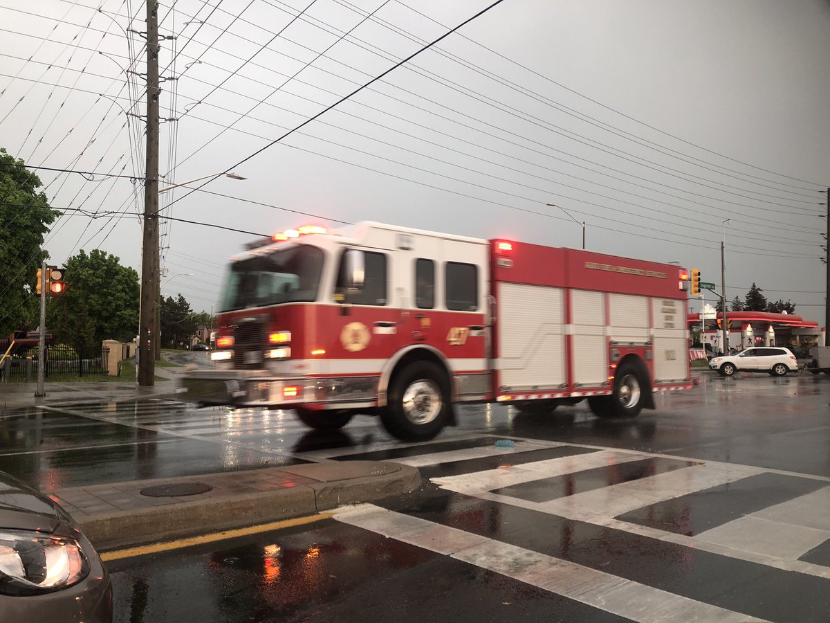 hailpdr's tweet photo. #HappeningNow 1:45 Pm  #onstorm Strong Wind Gusts With this #storm took down Trees and Even Power Lines in #AJAX #Pickering  #gta #durhamregion https://t.co/8lDV9xU6Dl