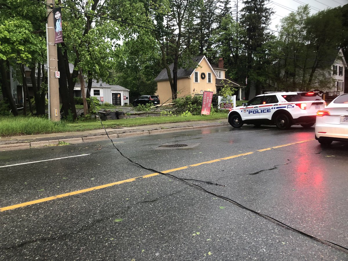 hailpdr's tweet photo. #HappeningNow 1:45 Pm  #onstorm Strong Wind Gusts With this #storm took down Trees and Even Power Lines in #AJAX #Pickering  #gta #durhamregion https://t.co/8lDV9xU6Dl