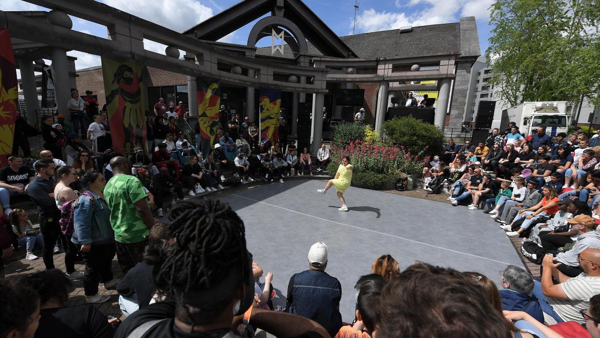 VDNMaubeuge's tweet photo. Les rues de Maubeuge s’animent pour célèbrer le nouveau festival iTAK #photos #Manege #iTAK #sortir #loiris #culture #Maubeuge #HipHop https://t.co/CAATjmATNy https://t.co/HbztjTYJxP