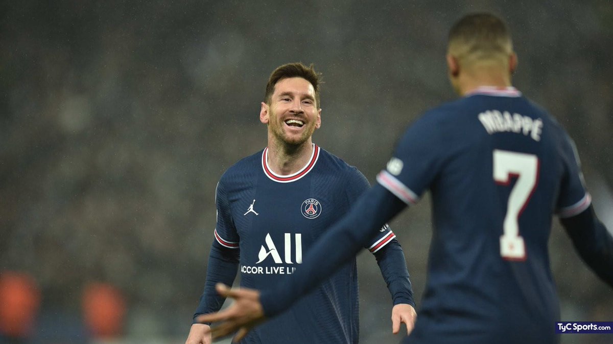 Jugar con Messi supera a cualquier club, abrazo.