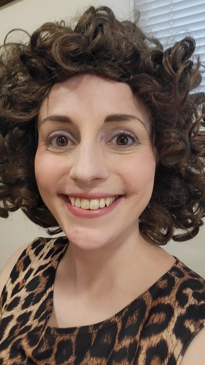 VickiGlover26's tweet photo. Tonight we are @LeylandGC with @comedydining for ONLY FOOLS AND THREE COURSES and Marlene and Boycie's big do! #comedydining #actorslife #OnlyFoolsAndHorses #OnlyFoolsAndThreeCourses #OnlyFools https://t.co/HP7nDe0eOG