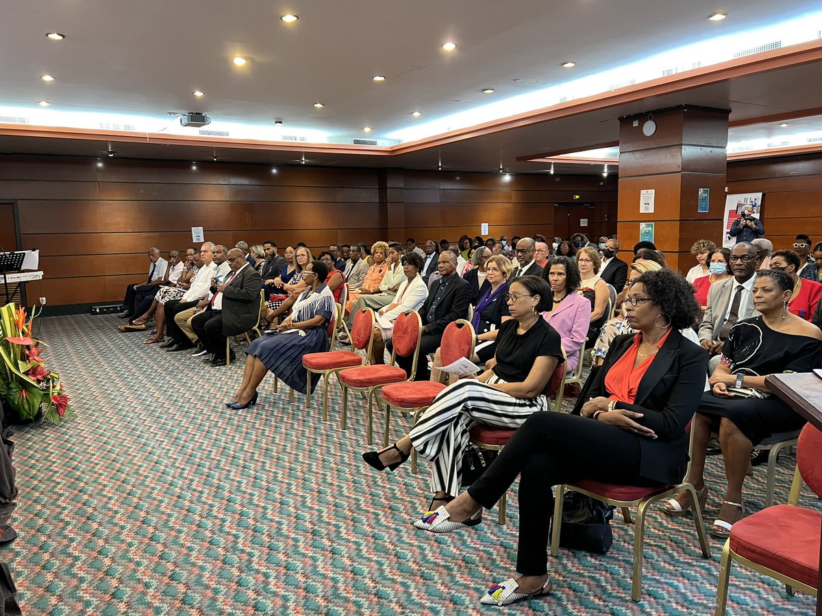 acmartinique's tweet photo. Fierté, joie et émotions lors de la cérémonie de remise des Palmes académiques pour tous les promus en qui l’Institution Éducation nationale exprime sa reconnaissance au regard de l’engagement mis au service de la réussite des élèves. Félicitations à tous les récipiendaires. https://t.co/P9uRHVFX4D