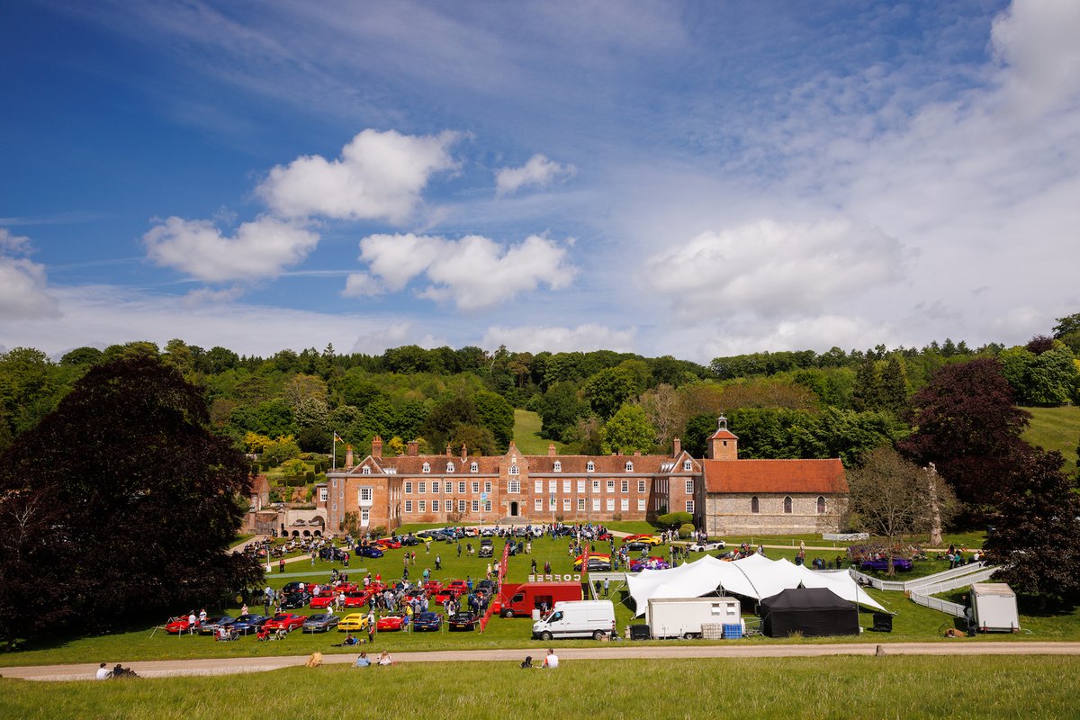 It's Sunday morning and we are open again for Supercars &amp; Classics Weekend Day 2! 🏎  Yesterday was so much fun and we can't wait to see so many more of you today! 

And if you haven't bought tickets for today, no problem you can buy them when you get here! 👋