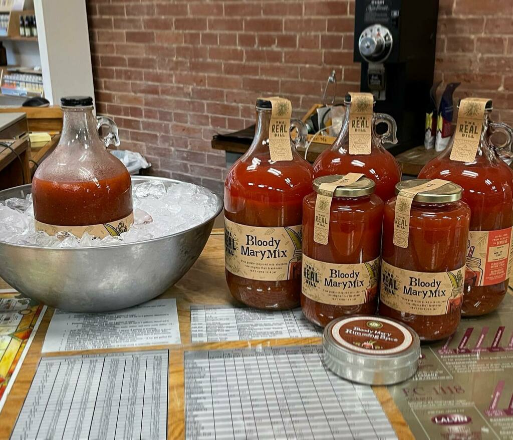 dthhomebrew's tweet photo. The rain seems to be slowing down!! We have our @therealdillco samples ready to roll!! It really is the best Bloody Mary mix ever!! Come taste for yourself!!
#bloodymarywalk #bloodymarys #bloodymarybar #bloodymarymix #smallbusiness #shoplocal #bellevil… https://t.co/rwQjkqCrNt https://t.co/NcS1wCucHI