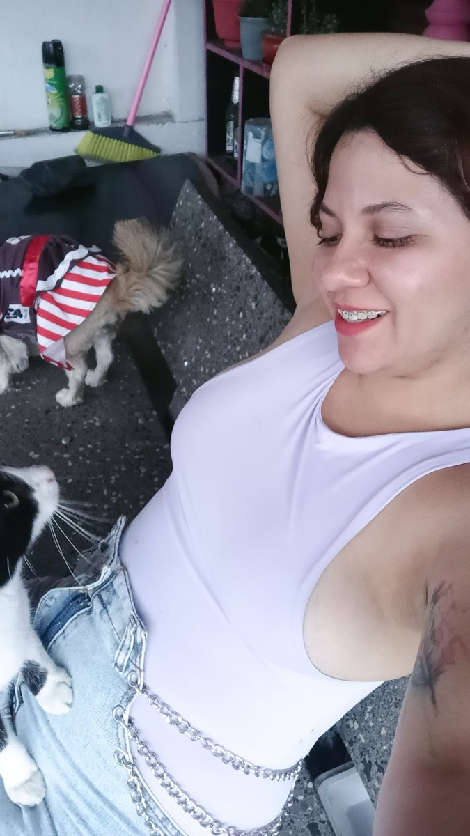 DenissyKarla's tweet photo. Mis mascotas son un regalo 😍 https://t.co/DbwB1CEtyW