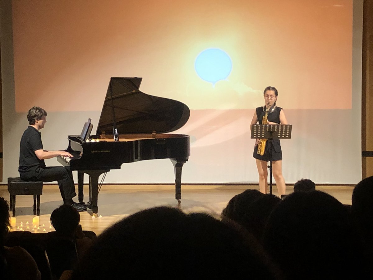 Nuevas generaciones de mi querida banda <a href="/guadalrosal/">A.C. Guadalrosal</a> en el escenario. La música como referente siempre. Enhorabuena a Paola, Lucía y Dolores.