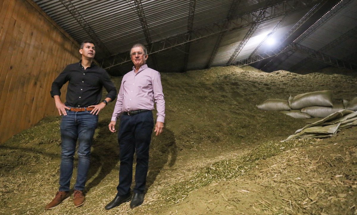 SantiPenap's tweet image. Cuidar a la gente que trabaja como a los amigos de la Yerbatera Aromática será mi prioridad, porque ellos como millones de paraguayos trabajadores son los que mueven nuestro país hacia adelante. ¡Vamos a estar mejor! 🇵🇾