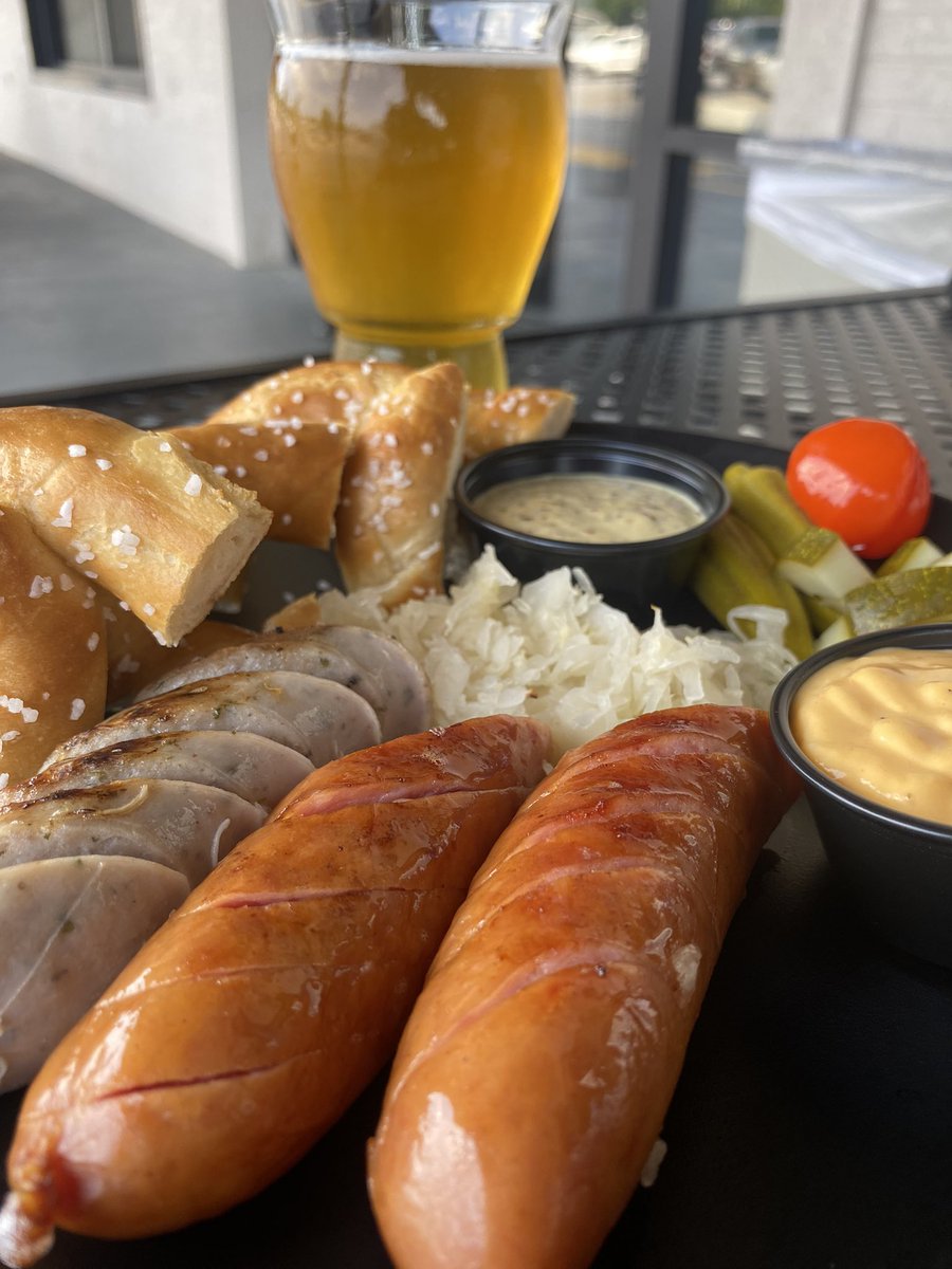 BFBratwurst's tweet photo. Nothing goes better with Beer than a Brat! Shown here is the Black Forest Brat Sampler at Craft and Draft in Irmo SC! Great place with a great Beer selection 🍺 @craftanddraftirmo
#BlackForestBratwurst #Bratwurst #BestWurst #BFBratwurst #CraftAndDraft #hefeweizen #BratsAndBeer https://t.co/Ta6wmXEIxn