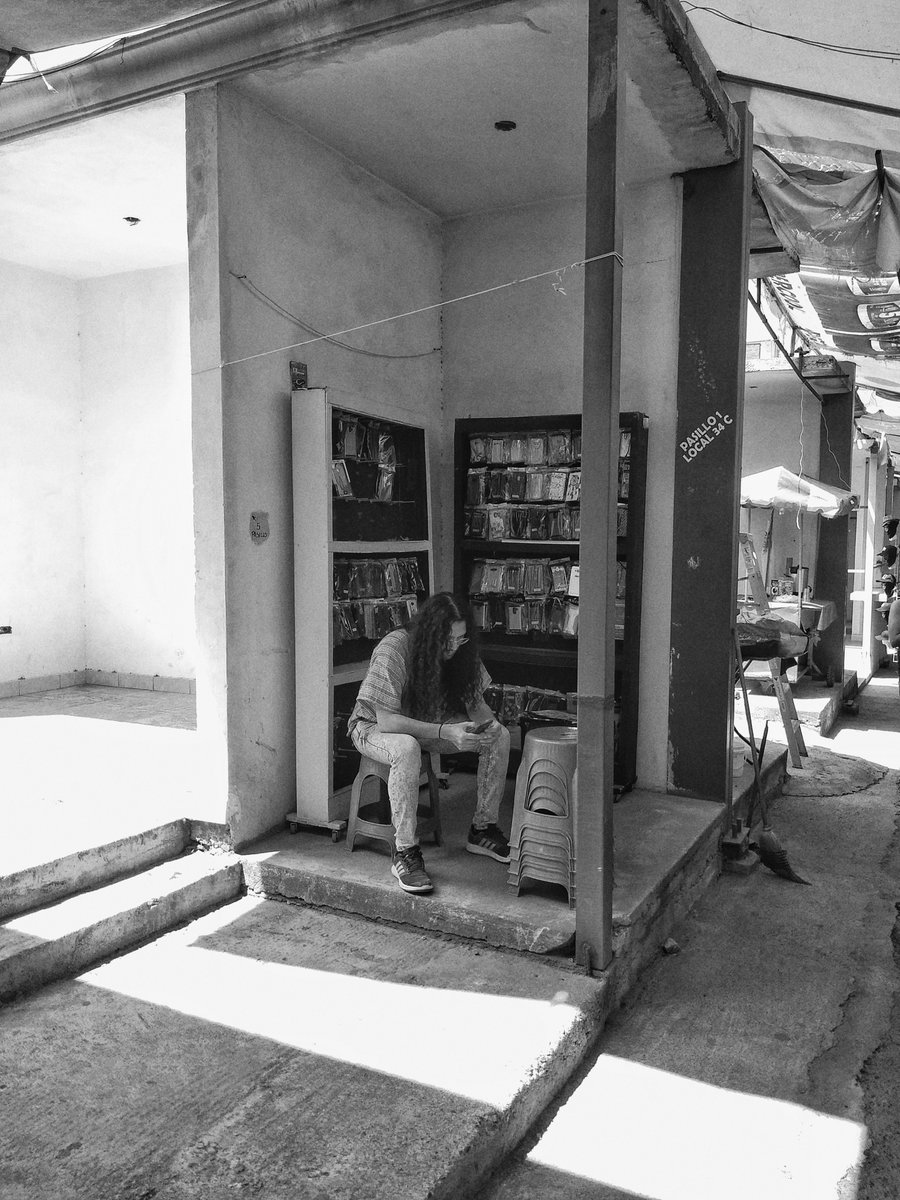 RoundbackMedia's tweet photo. Roma de Cuarón feeling...🎬⚪️⚫️
@NetflixLAT @alfonsocuaron 

#roma #cuarón #netflix #still #film  #foto  #photo #photography #pic #art #blackandwhite #blanconegro #blancoynegro  #cinema #cinematography #filmmaker #tianguis #market #méxico #mexico #mx #urbanphotography https://t.co/cGJIYbkdrs