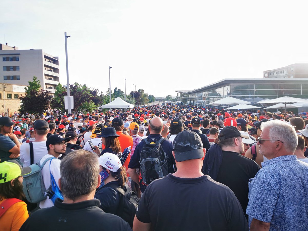 Muy guapos esos 37 trenes que anunciaban para hoy y mañana para cubrir la estación de montmelo. Se notan, sí #SpanishGP