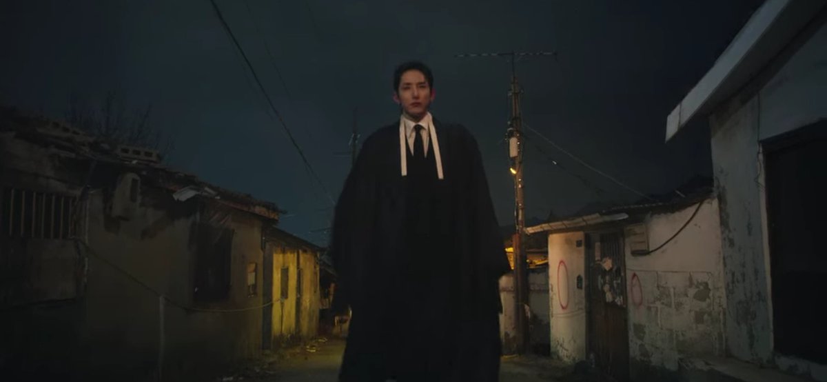 kdramatreats's tweet photo. Park Joonggil the half grim reaper, half fashion icon 💅 #Tomorrow #TomorrowEp16 https://t.co/HXdtM6rah5
