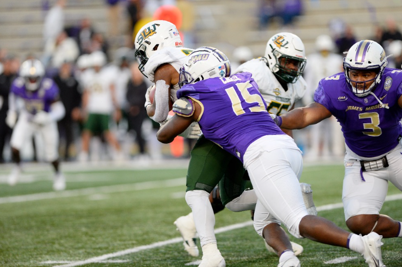 3DownNation's tweet photo. Redblacks sign All-American pass rusher Bryce Carter, make seven other roster moves

https://t.co/jBE2dJbpwr

#CFL #Redblacks #RNation https://t.co/dMEZf4D9kq
