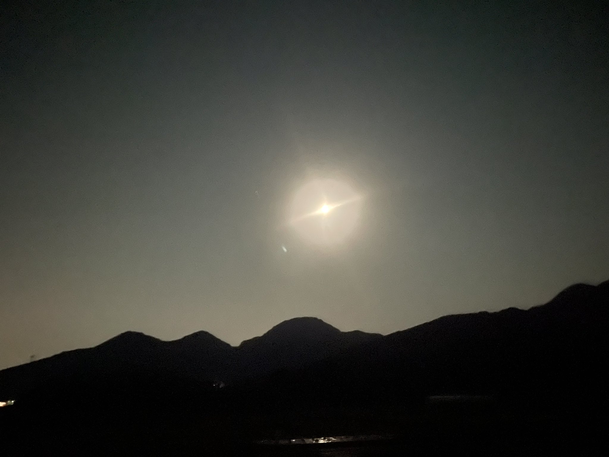  Twitterナイトモードがデスクトップでも利用可能に