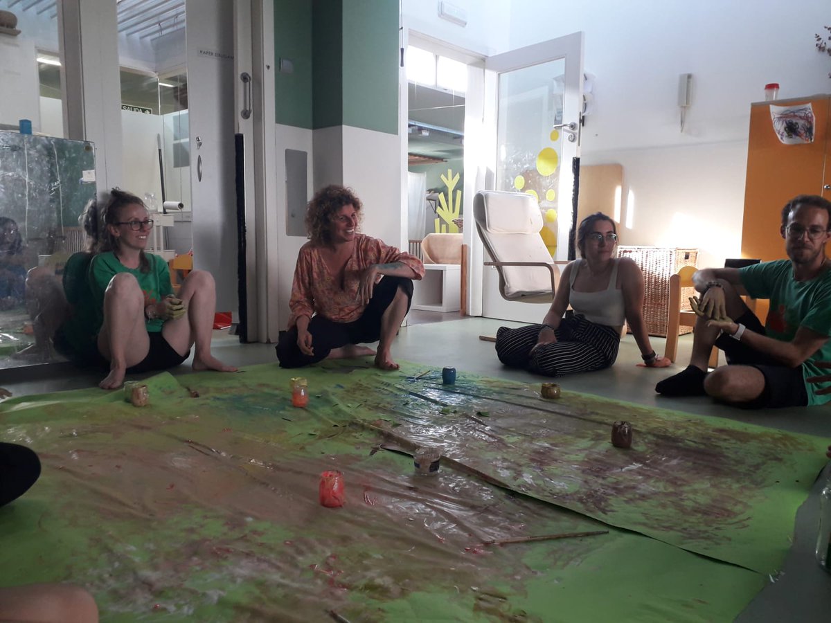 interstice_eu's tweet image. #earlychildhood teachers destilling their memories with children, to transform them into artistic experiences. This allows them to create an aesthetic environment for infants, full of meaning and authenticity, from their own enjoyment. @lasalateatre #INTERSTICE #ArtInSchool