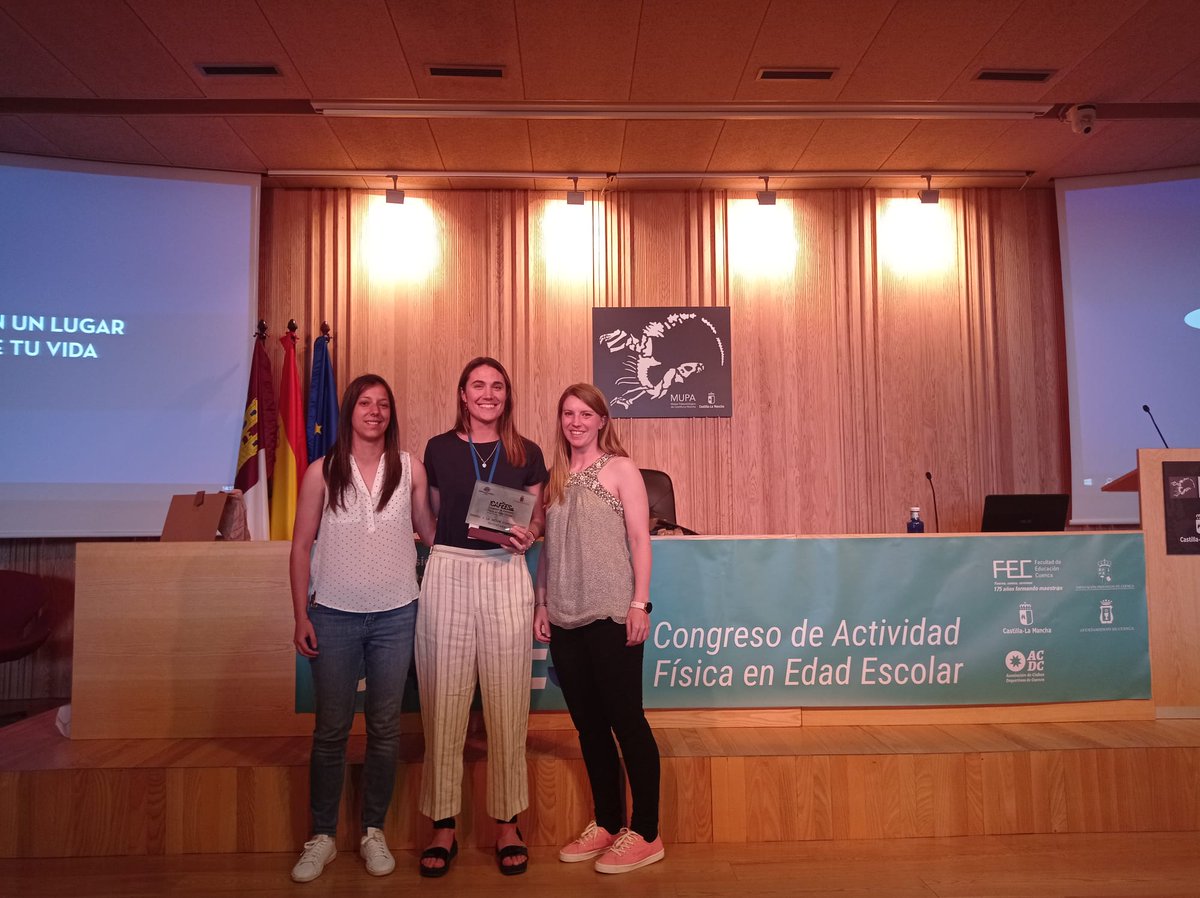 CAFEES_congreso's tweet photo. María Valdivieso y su equipo, con la comunicación  "Efecto agudo de un descanso activo mediante ejercicio intervalico de alta intensidad en la actividad cerebral de escolares de Educación Infantil" han recibido el premio "mejor comunicación" 
¡Enhorabuena! 
#cafees2022 #edufis https://t.co/btxKRPIfoz