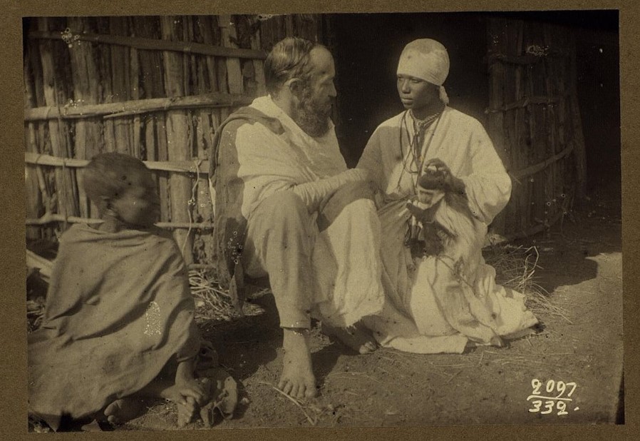 biniamhirut's tweet photo. Family portrait of Evgeny Senigov with his wife. Ethiopia 1899 https://t.co/OeqnE7mfor