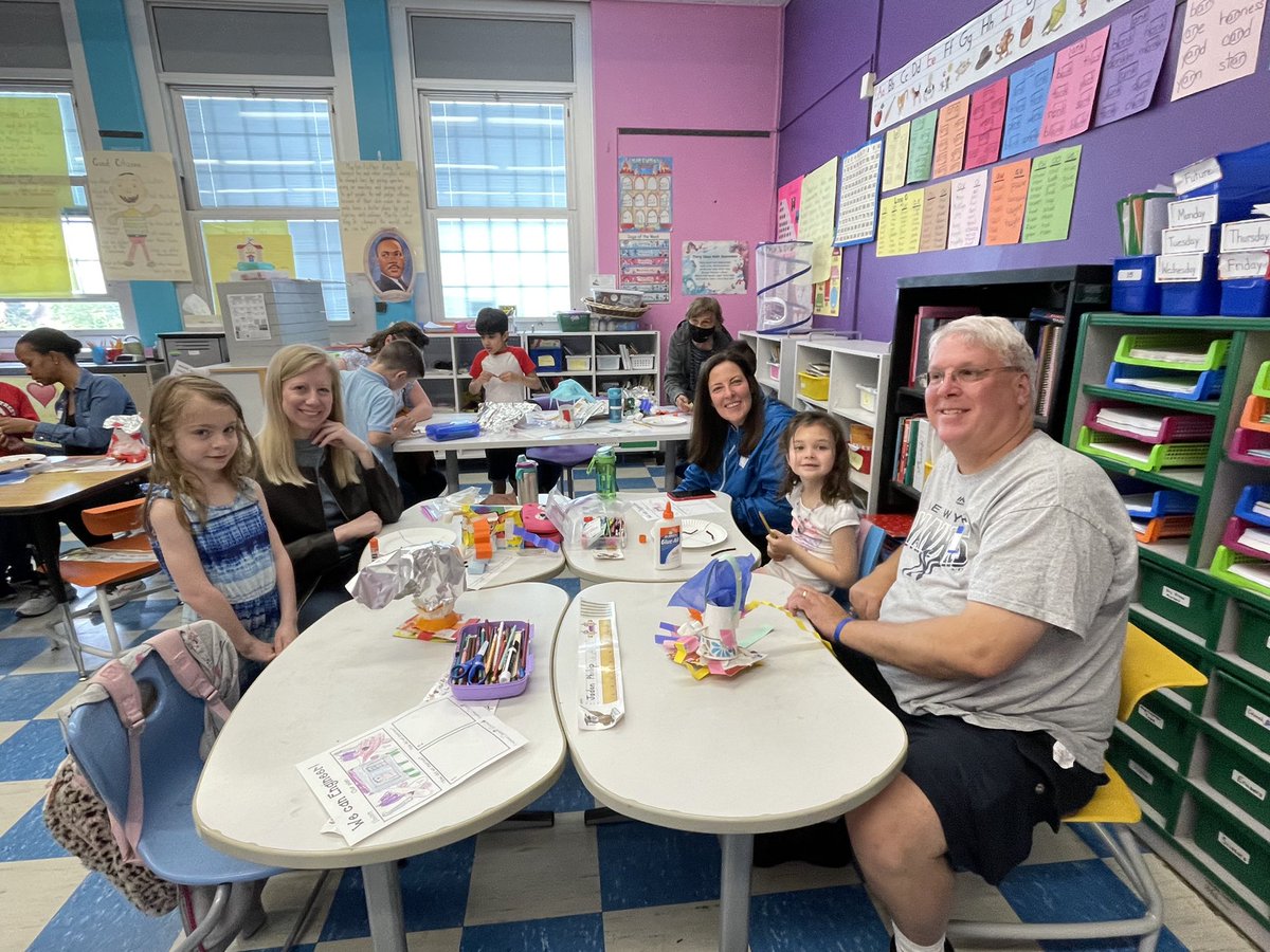 Family visitors helped our students create the butterfly life cycle. <a href="/Hampton_Street/">Hampton Street</a> <a href="/roeart/">r</a> #MineolaProud