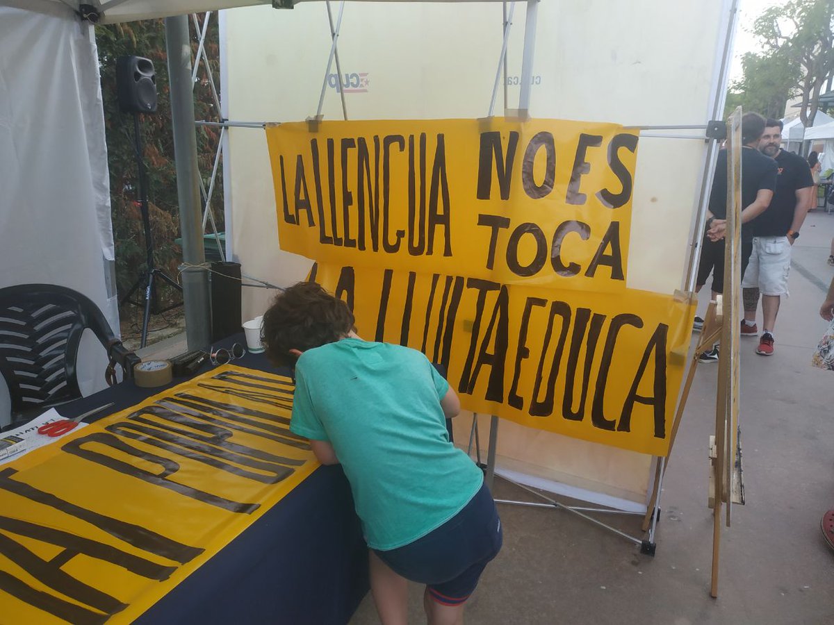Seguim a la Mostra d'Entitats amb el taller de pancartes