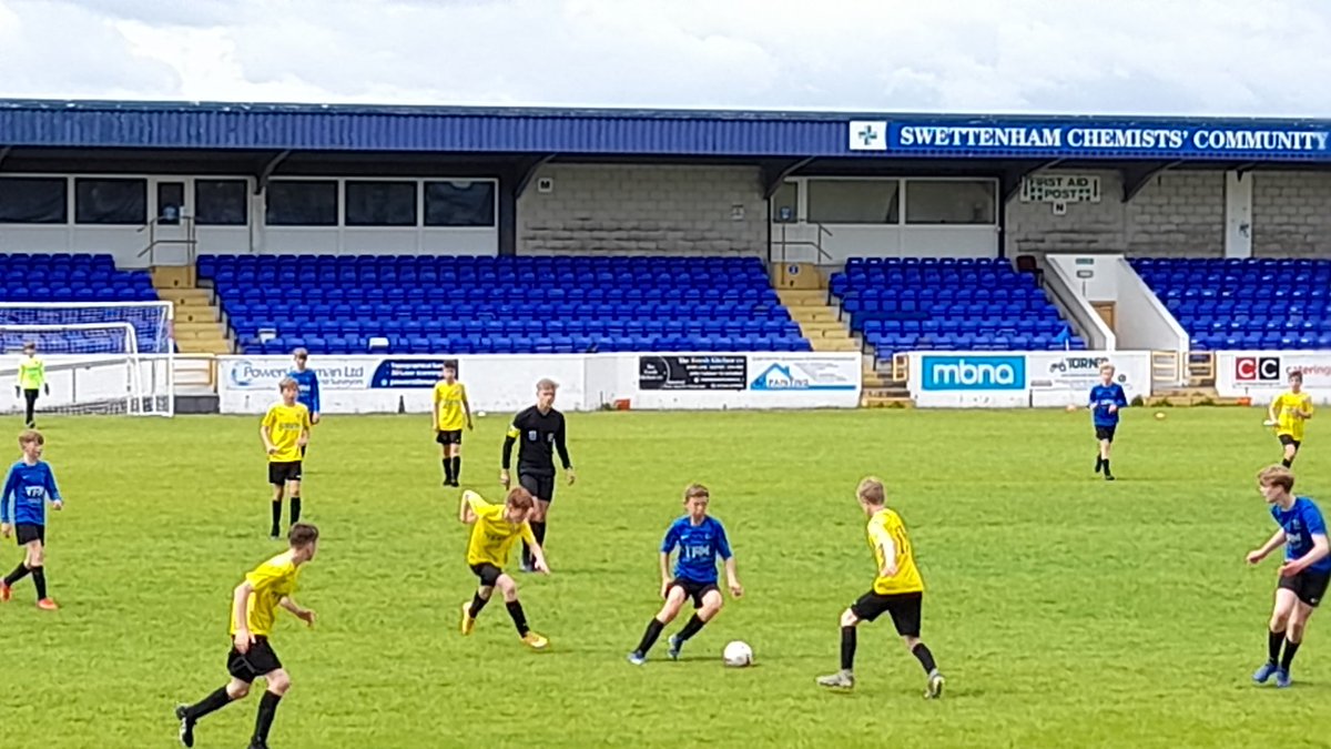 Great to see two of our players reffing the <a href="/cdjfl_/">C&DJFL</a> finals <a href="/ChesterFC/">Chester FC</a> today ⚽️⚽️⚽️