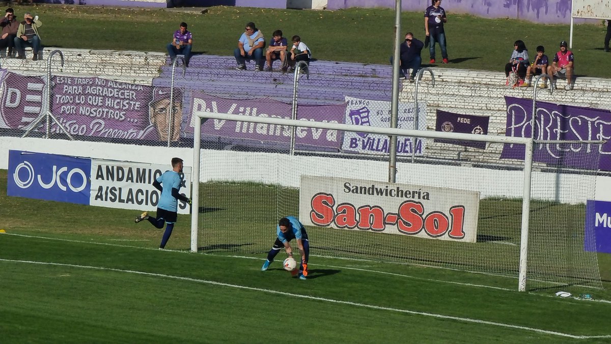 FClubLucchetti's tweet photo. Entrada en Calor 🧤🥅

#VamosLobo🔵⚪🐺 #cristianlucchetti #lauchalucchetti #laucha https://t.co/OblIXGIrBW