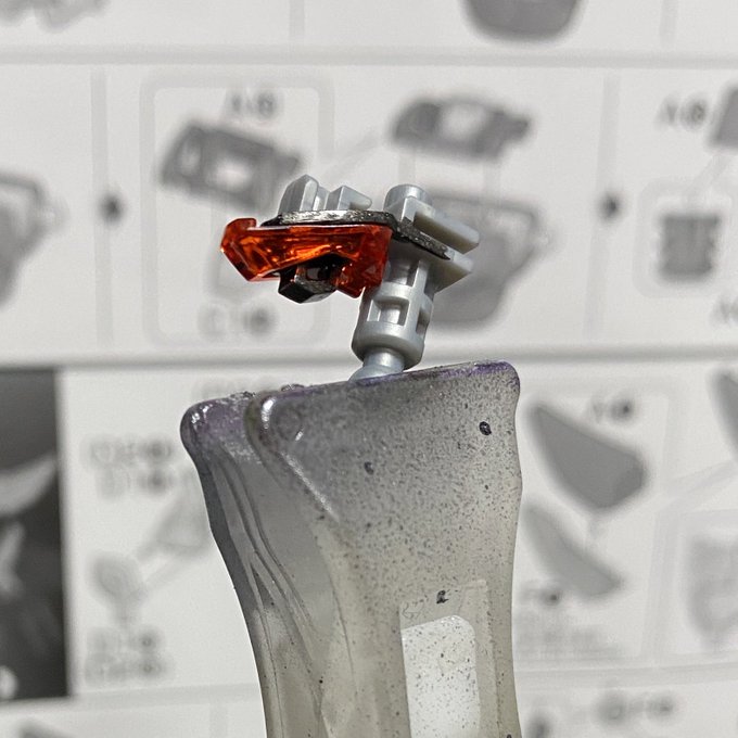 お、「よく見たら下で目が光ってる」って感じ出てて良い? 