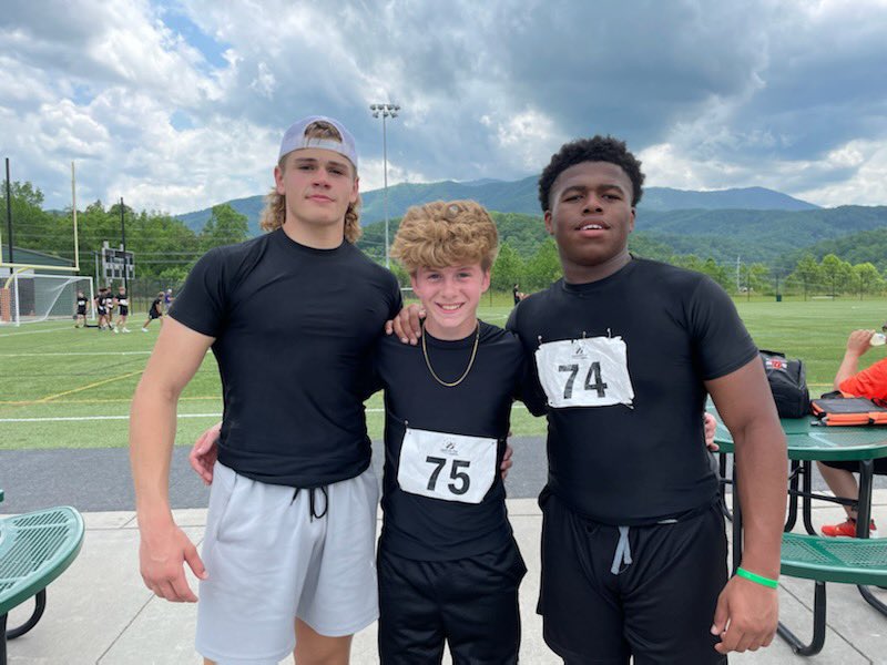dadlife13's tweet photo. Some @CartervilleFB players getting some work in today at the Appalachian Prep Combine I’m Gatlinburg TN!! #Throughthework https://t.co/HnbeNZKiYF