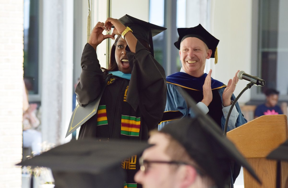 WMSOE's tweet photo. Congratulations to our 2022 graduates! Thank you for celebrating with us today. 💚💛💚 #wmGrad https://t.co/qu9IwxV8cz