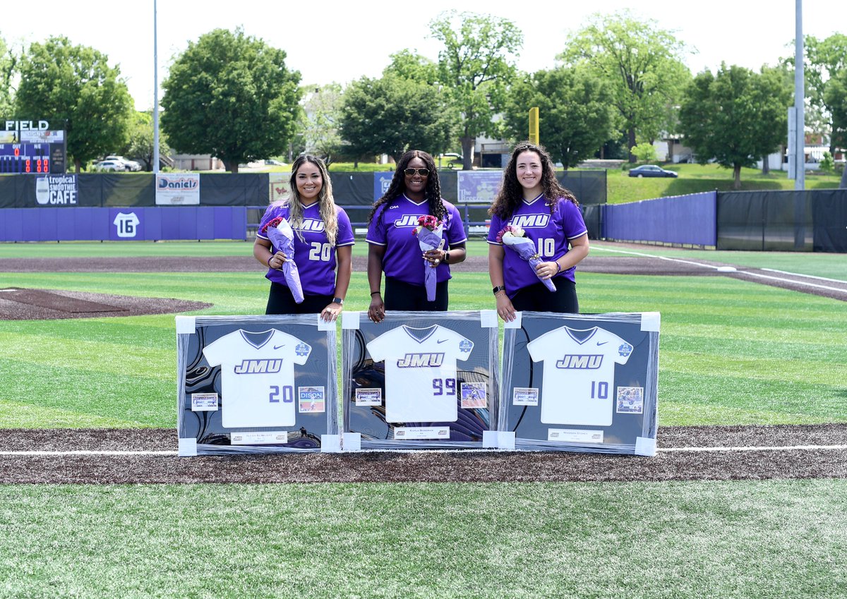 JMUSoftball's tweet photo. We 💜 our seniors!

#GoDukes https://t.co/SsHwU8yfaw