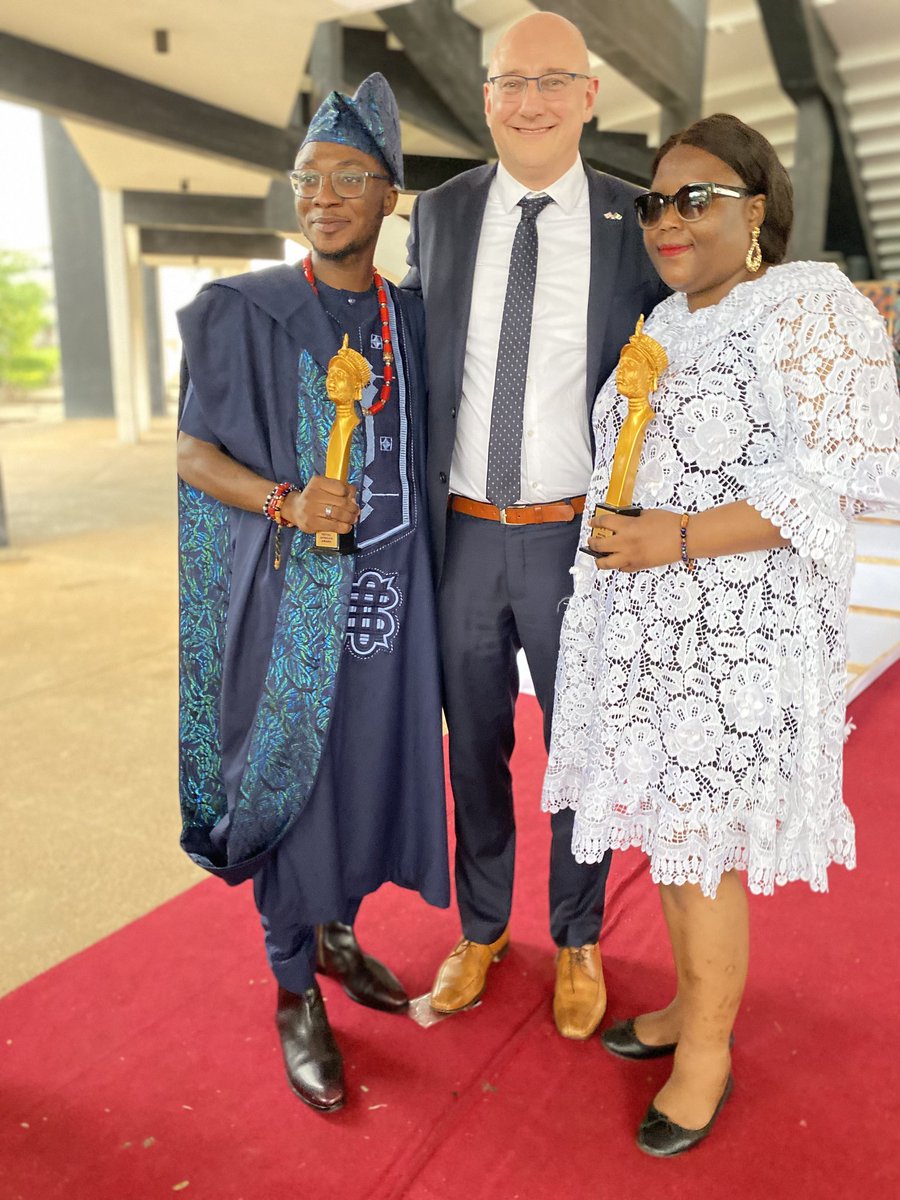 PrinxLouis's tweet photo. Two @SussexUni & @CheveningFCDO graduates with Prof. Richard Follett @rfollettsussex, Associate Vice Chancellor, University of Sussex at the Royal African Awards 2022 in Ilé Ifè
Thank you, Baba @OoniAdimulaIfe ❤
#RAYLFAwards2022 #RAYLFAmbassadors #SussexAlum #ChevenersForLife https://t.co/AkgjjG0NEt