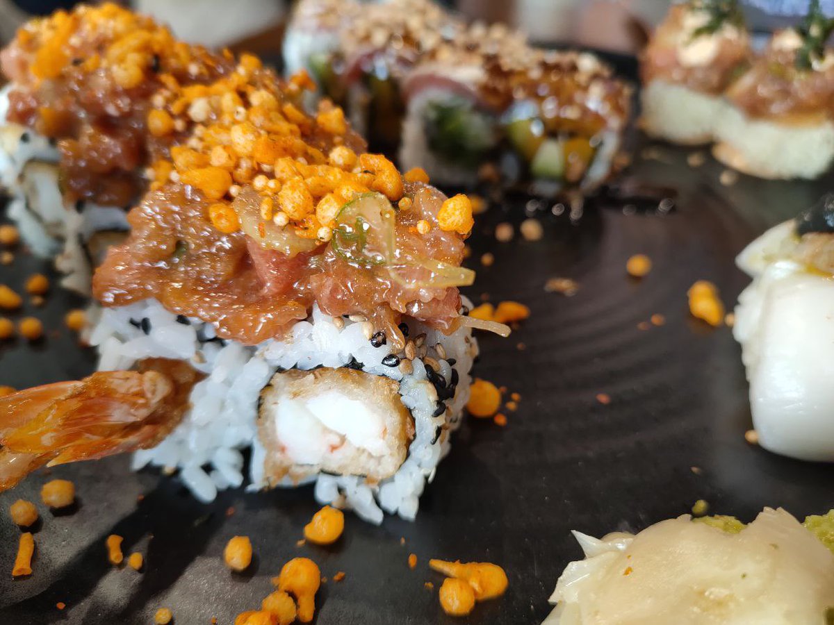 Si alguien no ha probado el sushi de Ña Sole del Pimpi. Se lo recomiendo! Está increíble, eso si prepárate para la cuenta 🙃 y ahora un poco de <a href="/MalagaCF/">Málaga CF</a>