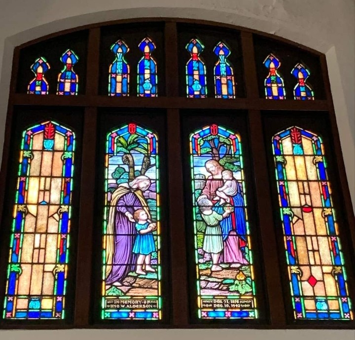 pcusabingewatch's tweet image. Graham Memorial Presbyterian #ForrestCity #Arkansas stained glass window in sanctuary given to honor Jno W. Alderson 1876 - 1942, depicts Jesus Blessing the Children Mark 10: 13-16. 
#stainedglassSaturday 
@Presbyterian #pcusa @SynodSun @presbyark #stainedglass #stainedglassart