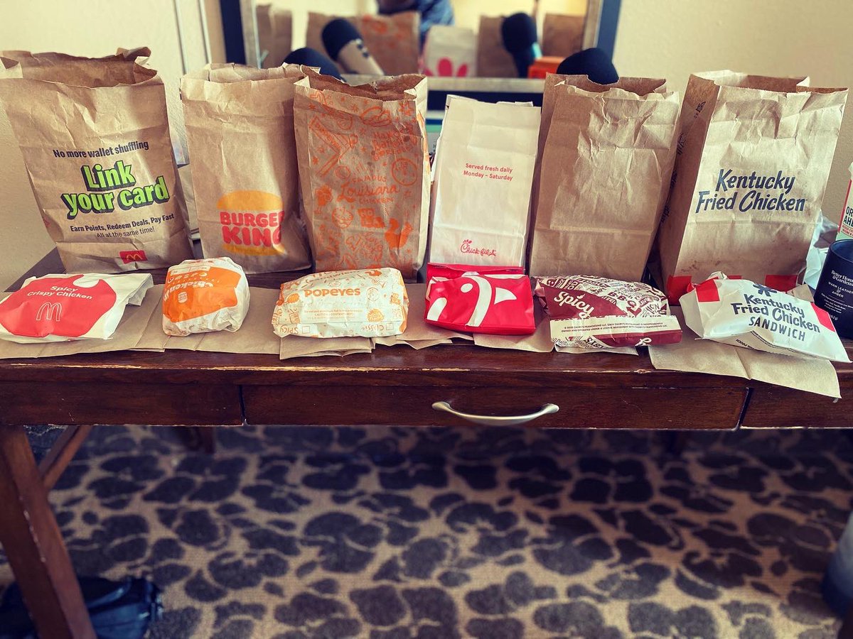_ProcrastPod's tweet photo. On another episode of #ProcrastFoodReviews ๐ฎ๐ We did our best to make SURE that youโll get a good (QUALITY) ๐ถ๐๐ฅชโฆ We had: #kfc #popeyes #mcdonalds #burgerking #zaxbys & #chicfila Tune in to our YouTube Channel so you can see our reactions!!! Click the Bio!!!#procrastpod ๐ https://t.co/EvVqMIJx5U