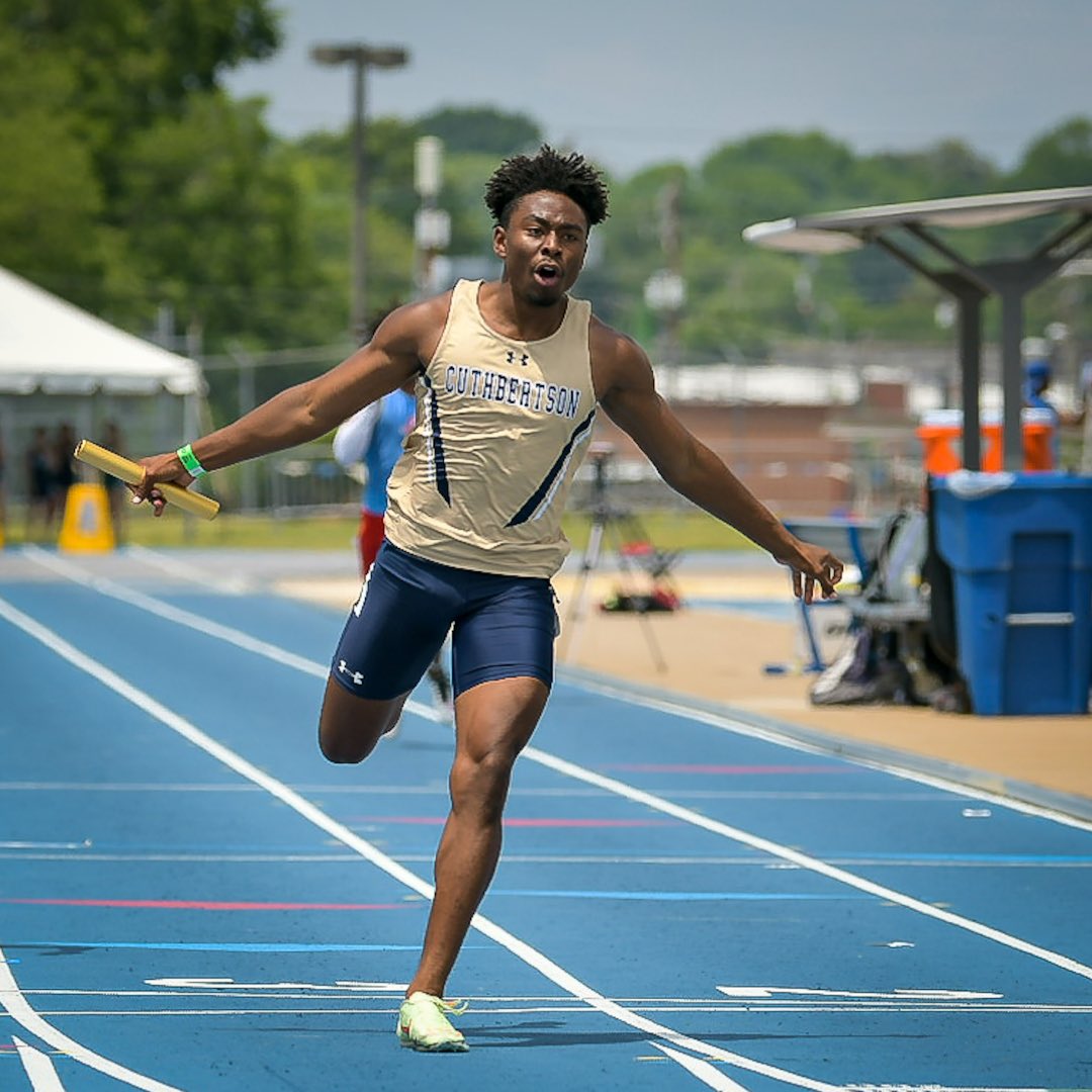 MSCarolinas_'s tweet photo. Cuthbertson boys clock 1:25.90 to hold off Hillside and Tabor in the 4A 4x200m

📸 @DLoughlinPhoto 
🎥 https://t.co/HsdhVC0sVS
📈 https://t.co/fNGyhBp5ZH https://t.co/oTRf8MDr2x