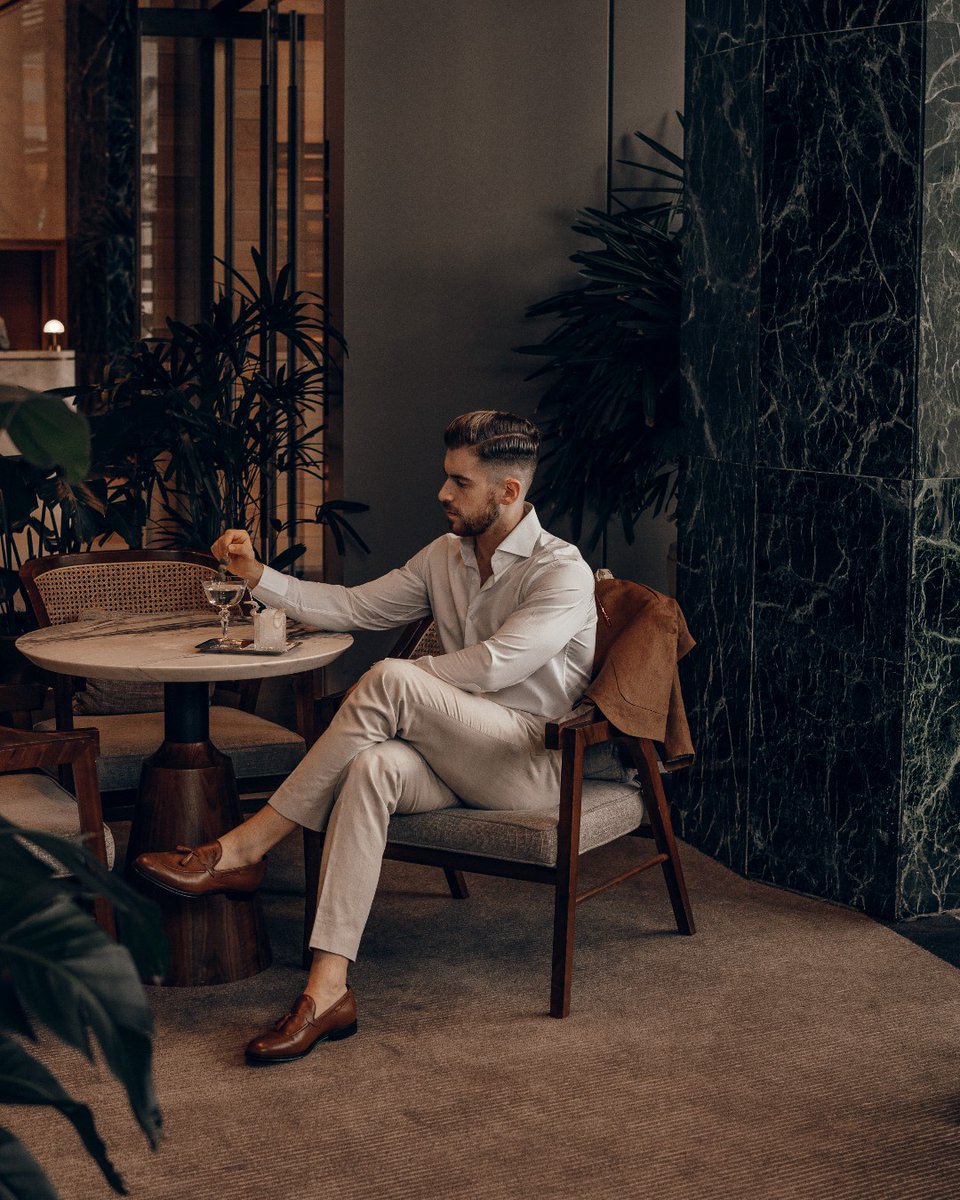 Served with a blend of dry and aromatic gins, extra dry vermouth, citrus bitters, and an herbal mist, our Chandelier Martini is a whole vibe. 

Join us tonight at Chandelier Bar for bespoke cocktails.

📷: <a href="/HunterVought/">Hunter Vought</a>