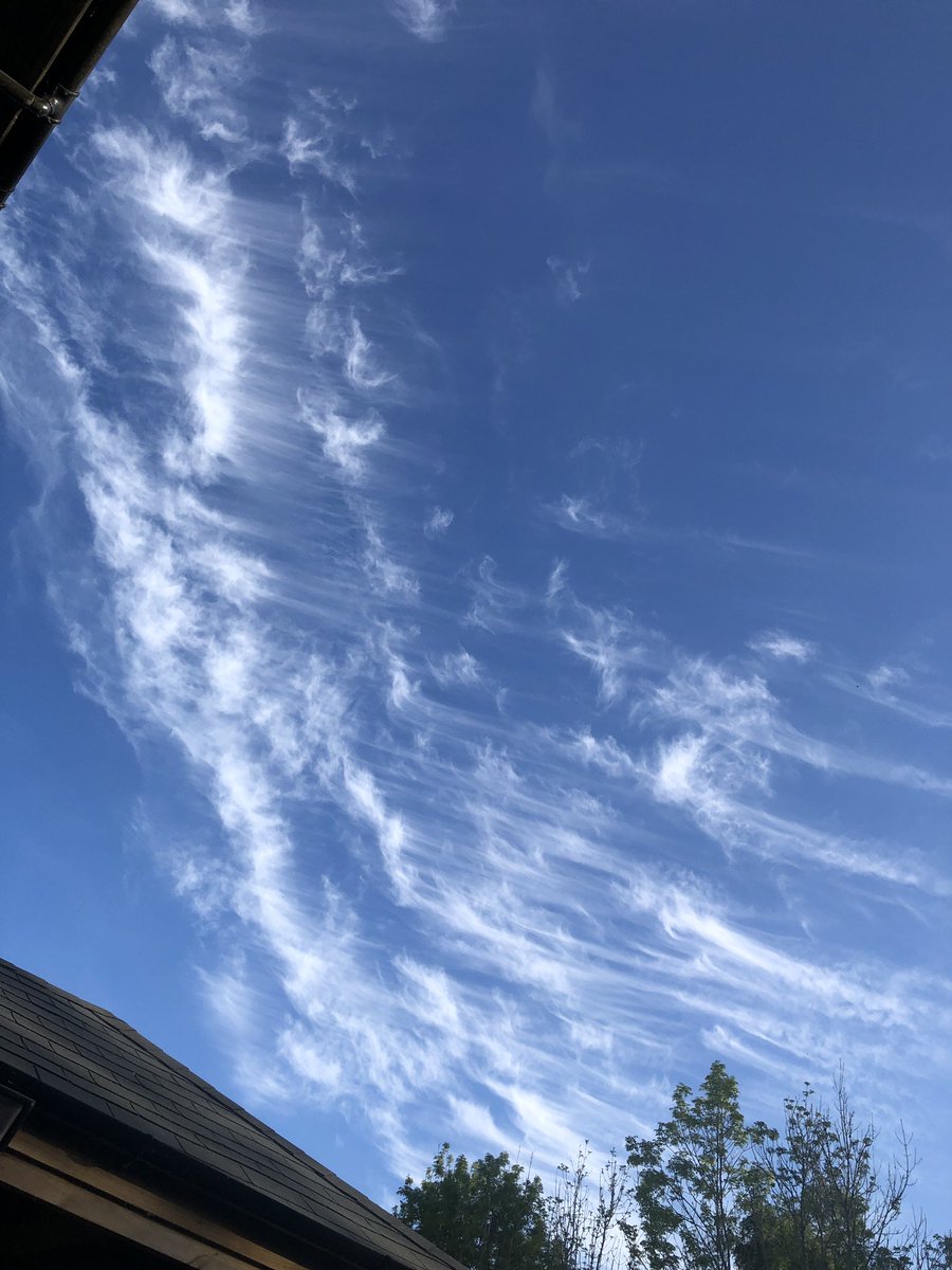 What type of clouds are these? <a href="/DerekTheWeather/">Derek Brockway - weatherman</a> <a href="/StormHour/">#StormHour</a>