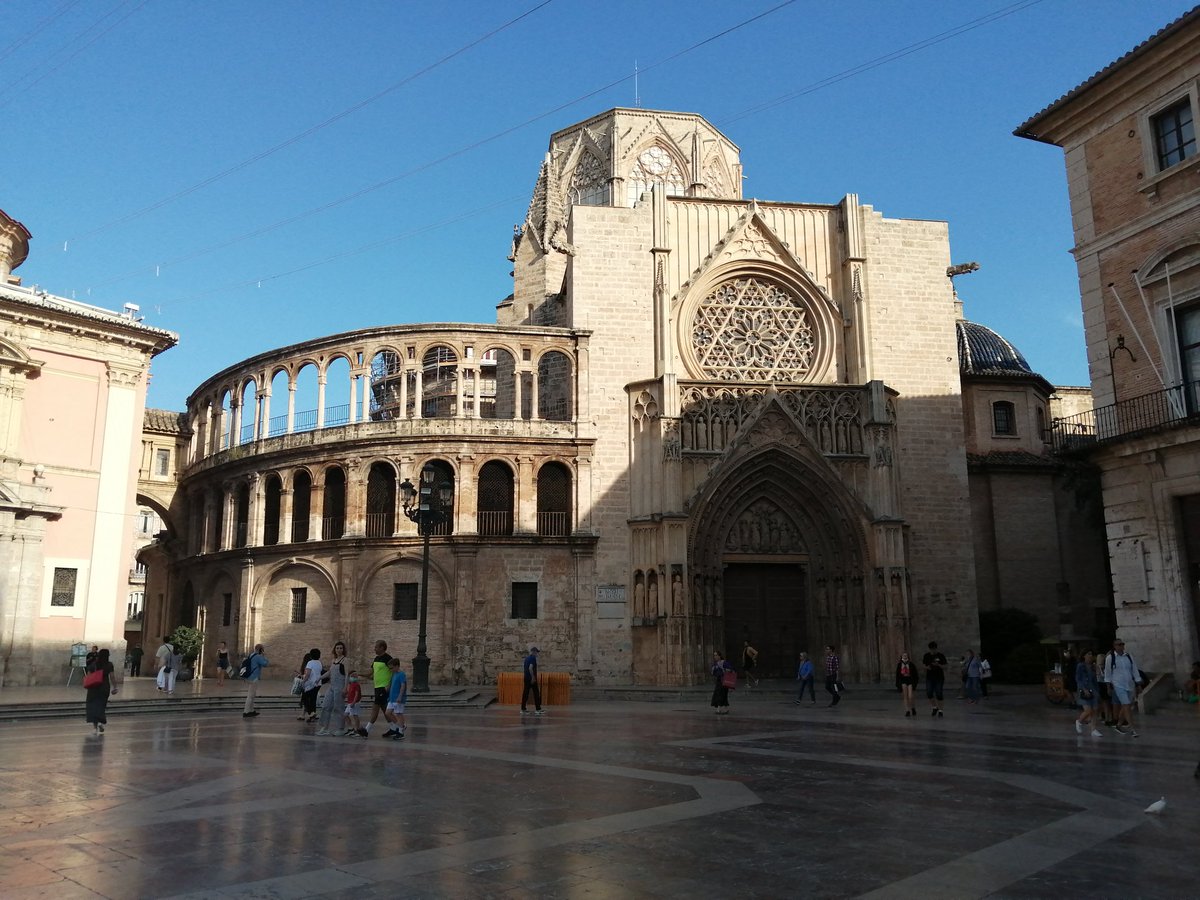 LenniCoffey's tweet photo. Next Spain update: used the excellent Bilman bus to go from St Sebastian to Valencia... and it's perhaps the most insanely liveable city I've ever visited?? I could legit move there tomorrow https://t.co/4jd4vmjLPO