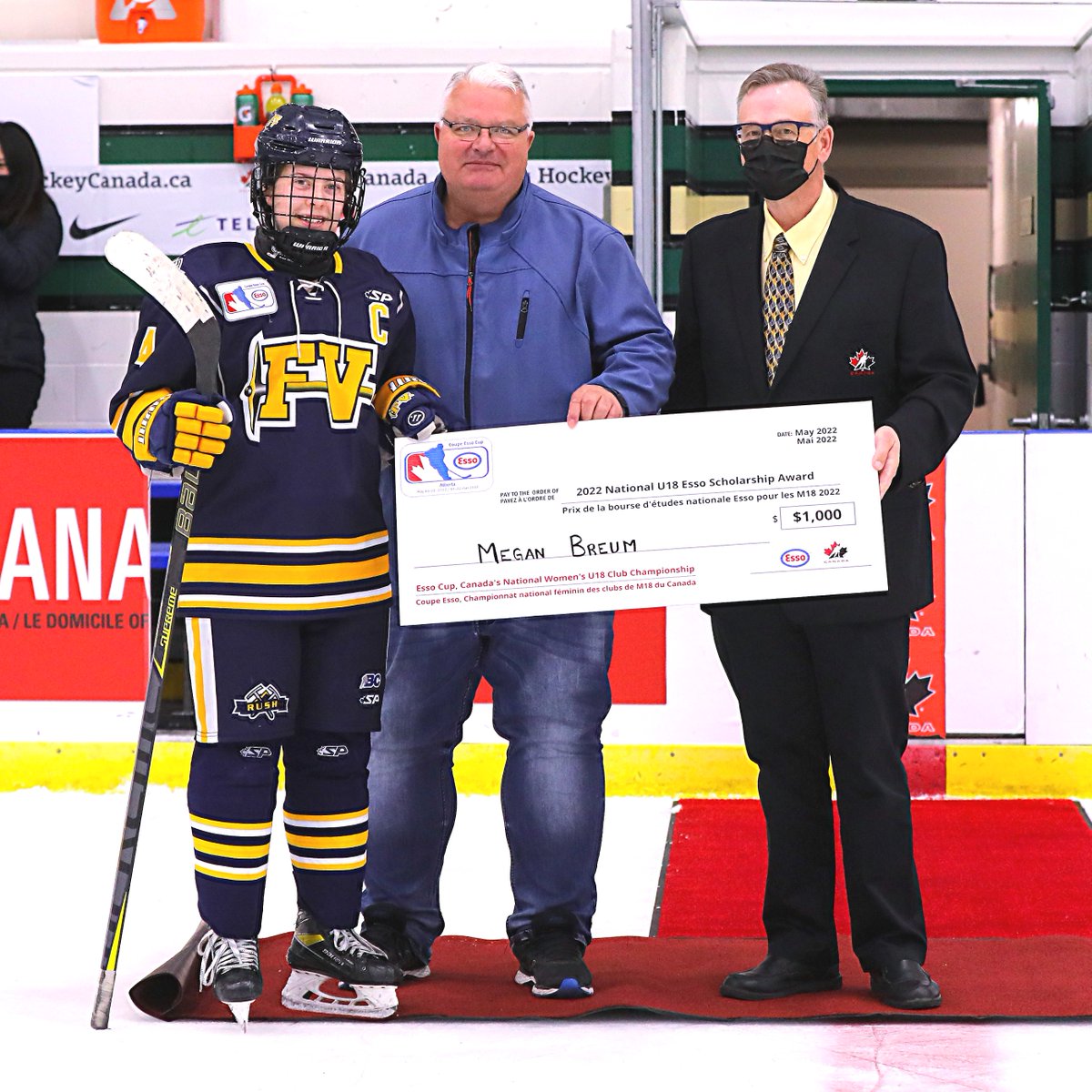 HockeyCanada's tweet image. Congratulations to Megan Breum of the @RushFMAAA  and Andrew Altwasser of the @NotreDameHounds, recipients of the most dedicated athlete awards through the Esso Kids Scholarship Program at Canada's national U18 club championships.
 
#EssoCup | #TELUSCup | @TELUS