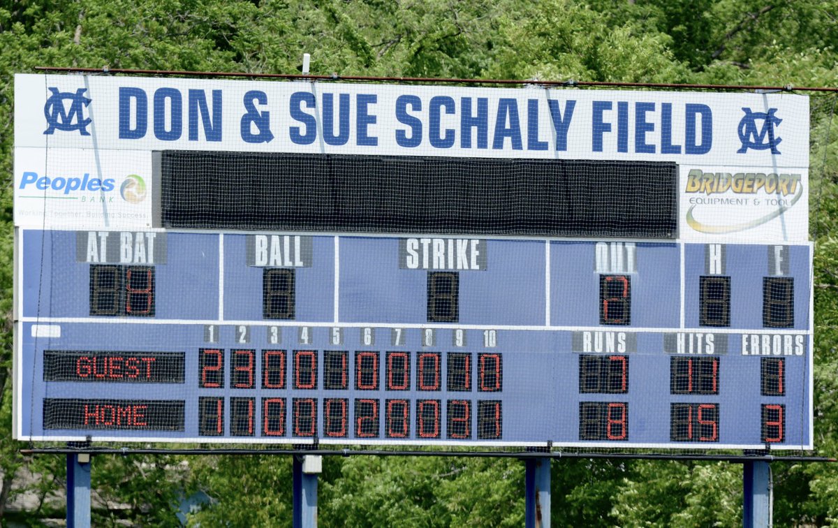 SueMussat's tweet image. Kalamazoo College advances in the D3 Regionals with a walk-off win in the bottom of the 10th.  Ben Chosid with a single to score Cooper Mills 🧡🖤⚾️ 🐝 #GoNets