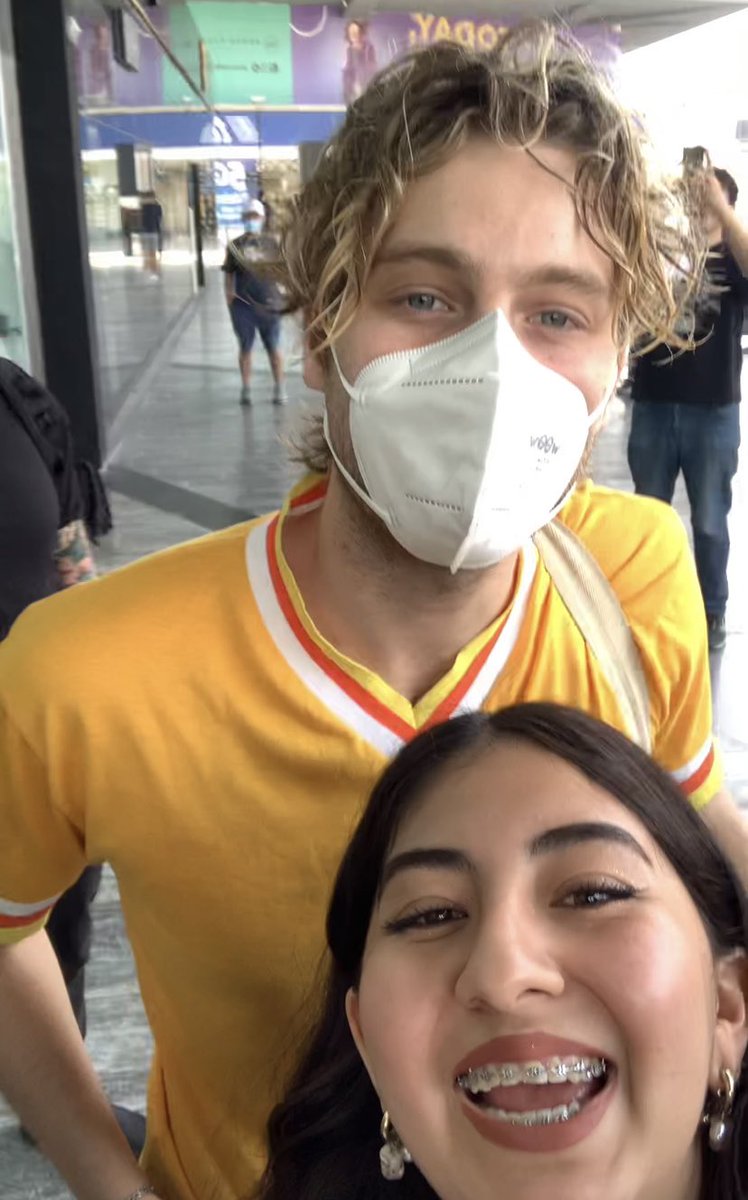 artworkmonts's tweet photo. Look how cute they are, and they were super sweet with us 🥺
Finally after 8 years met them 3/4 and I gave Calum and Mike two bracelets I made for them 💗 #5SOS #5SOSMexico #TakeMyHandTour https://t.co/aAHN9j5uKp