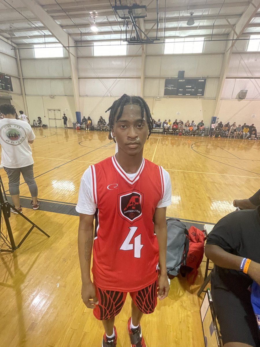 locksWAY_OTR's tweet photo. One of the most impressive guards I have seen so far today is A2P Quel’ron House. Plays with poise, has court vision, and can lock up 94 feet.
House lead his team to tough win over AE5. Finished with 20pts https://t.co/9j00eGP9uL