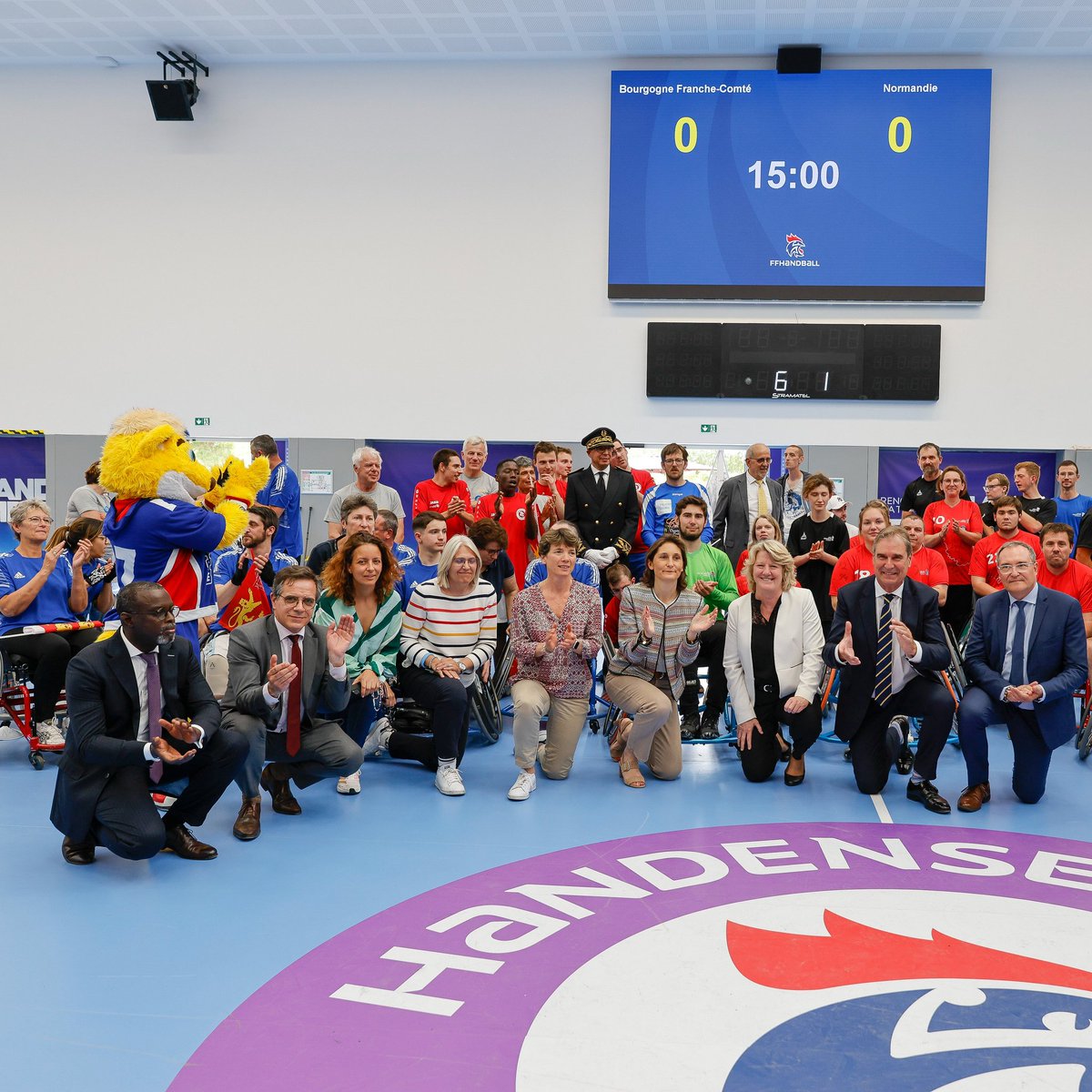 Merci à <a href="/AOC1978/">Amélie Oudéa-Castéra</a>, <a href="/mariealefur/">Le Fur Marie Amelie</a> et @<a href="/BrigitHenriques/">Henriques</a> pour votre présence aux Rencontres Nationales du Handensemble et votre implication dans la construction du sport de demain 👏
L'histoire s'écrit ensemble ! 
<a href="/Sports_gouv/">Ministère des Sports 🇫🇷</a>  <a href="/FRAparalympique/">Comité Paralympique et Sportif Français</a> <a href="/FranceOlympique/">FranceOlympique</a> <a href="/BanaPhilippe/">Philippe BANA</a>