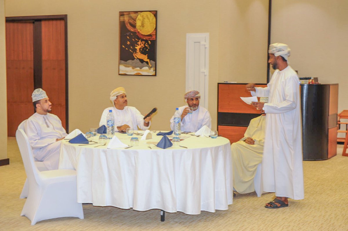 جانب من إنعقاد الإجتماع الدوري ل نقابة أوكتال بالجمعيه العموميه بحضور الفاضل مسلم تبوك ممثل إتحاد العام لعمال السلطنه بمحافظة ظفار