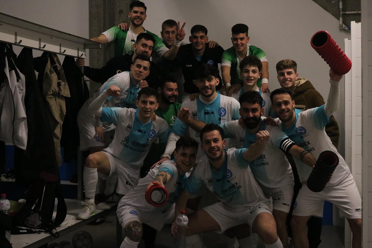 entorno5x5's tweet photo. 🏆 Play-off de ascenso ⬆️ a 2ª 🇪🇦

❤️💙 Arroyo Unión 2️⃣(7)
🆚
💙 Santiago Futsal 4️⃣(8)

🗞️ El @Santiago_Futsal 💙 pasa a la 2ª eliminatoria. ¡Enhorabuena! 👏🏻

➡️ @jcchipi, #AlexV, @boado_david, @antonnarnejo, @quintaaas_, #PVillaseñor, #JLopez, #PCastro, y etiquetados... ↙️ https://t.co/SpJqLaeO4a