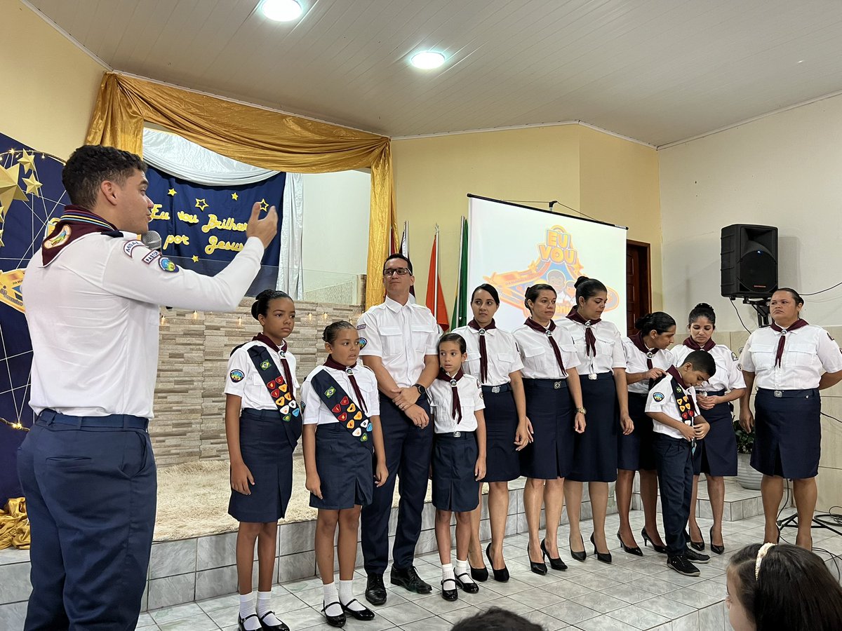 PrC_Augusto's tweet photo. #ManhãAbençoada em Campestre 

Admissão de lenço do Clube Herdeiros da Luz e Batismo com a presença do nosso Líder de AVT da UNeB, Pr. Diego Barros. 

_Hoje, temos 62 Clubes em nosso Estado e sonhamos com cada igreja Clube._ https://t.co/xEsWC0XOUJ