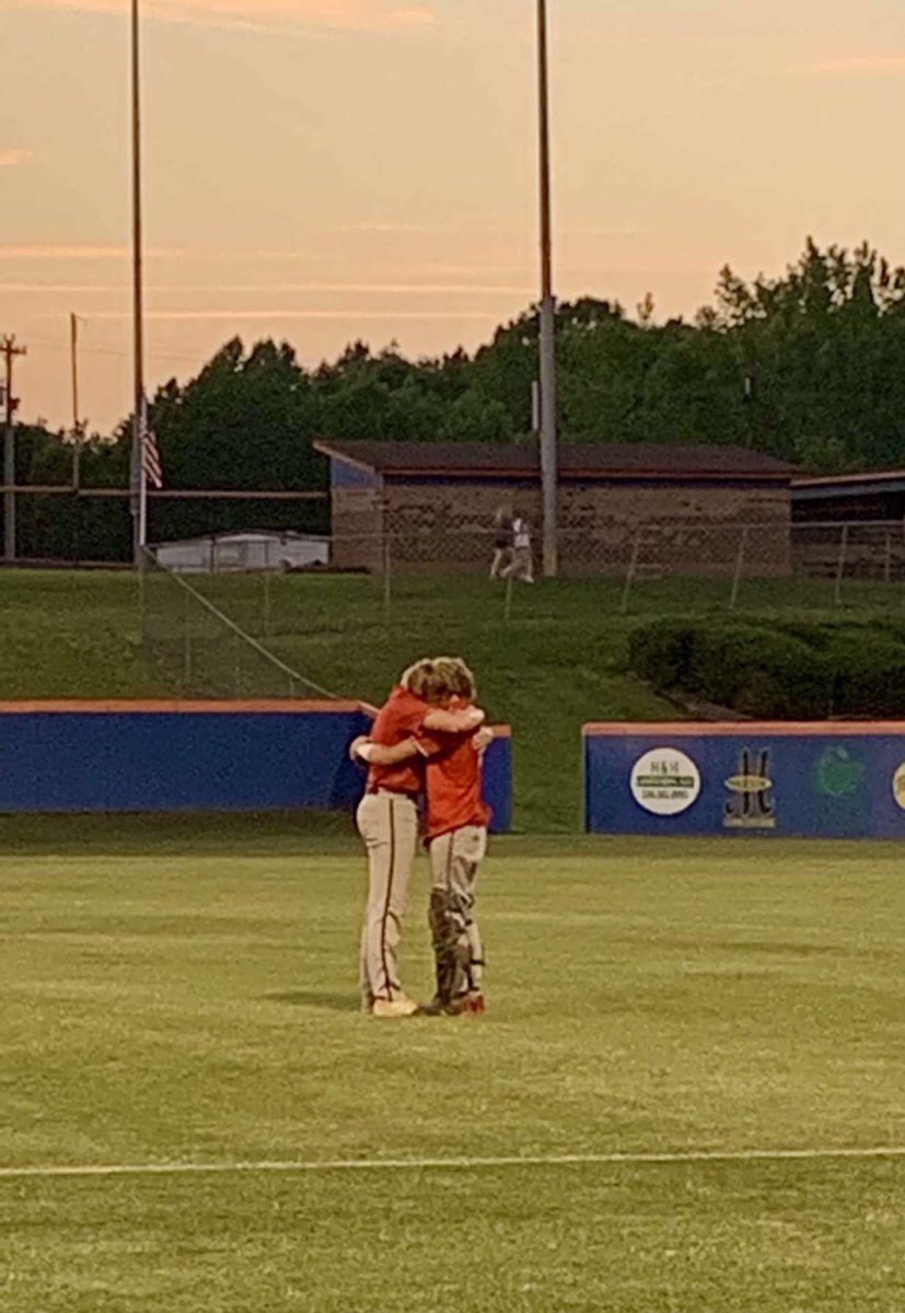 Luke_Rooster6's tweet photo. 10+ years of baseball with family. Thank you to everyone who has helped me and thank you to all the coaches. Wouldn’t wanna be with anyone else during this journey. Love all y’all more than anything ❤️❤️. https://t.co/Xzde6NVGeK