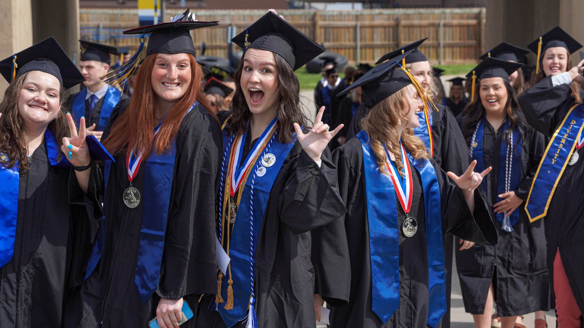 AugustanaSD's tweet photo. Once a Viking, Always a Viking #WeAreAU #AugieGrad 🎓 https://t.co/6FGCglkuBw