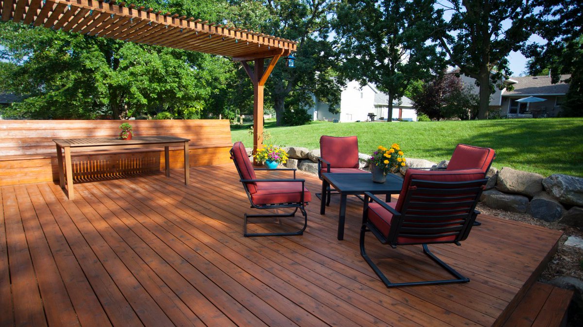 RootsRefillery's tweet image. Time to clean the #BBQ and the deck, it&apos;s #DeckSeason! 😎

Our Kitchen &amp;amp; Bathroom cleaner is a fantastic degreaser (makes cleaning the BBQ a BREEZE). Match with our concentrated Multi-Purpose cleaner and you will be enjoying an evening on your deck in no time.😉

#springcleaning